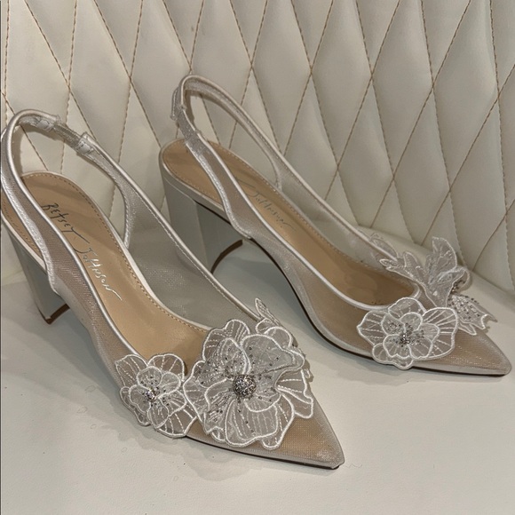 Betsey Johnson Silver Floral Slingback Heels - Picture 3 of 8